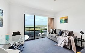 Skyline Sojourn Studio With Parking And Sea Views